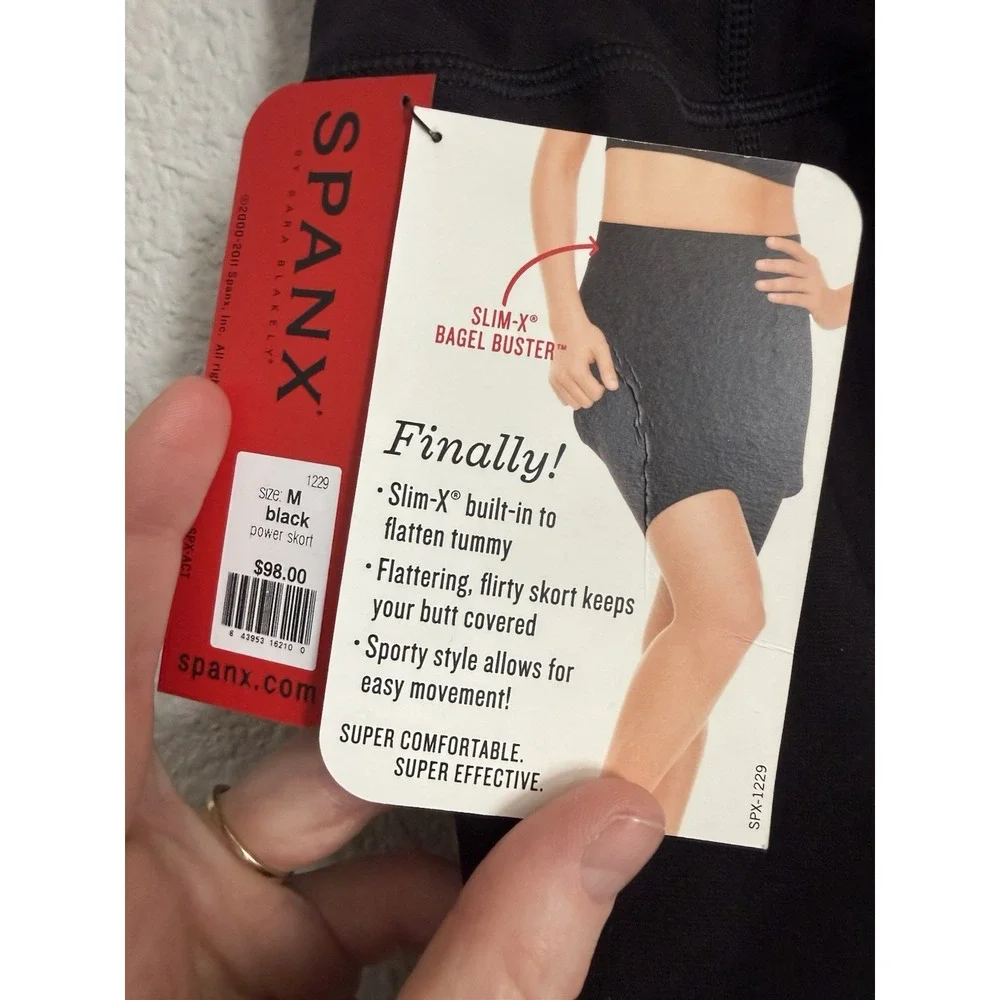 Spanx NWT Power Skort Womens Size M Black Slim Stretch Lined Skirt Shorts New